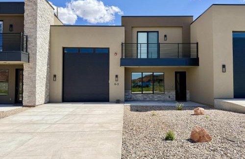 Kanab House | Luxe Family Townhome by Zion & Bryce
