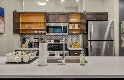 Gateway District Apartment | Luxe Flat w/Heated Pool & Sauna Gym Heart of DT