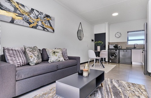 Greater Johannesburg Metropolitan Area Apartment | Luxe Haven Fourways, Sandton with WiFi, Gym