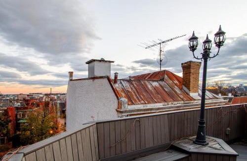 Kalorama Heights House | LUXE Kalorama 5-BR Townhome Close to Dupont Circle