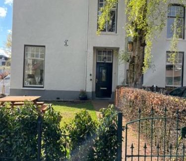 Apeldoorn Bed & Breakfast | Luxe kamer in stadsvilla, gratis parkeren!