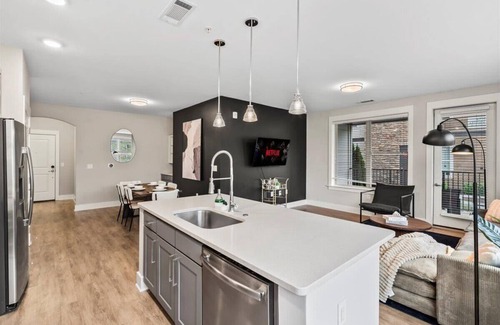 Charlotte Apartment | Luxe King 3BR Suite in Waverly Charlotte!