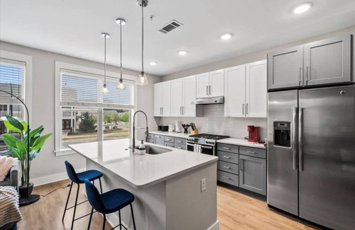 Charlotte Apartment | Luxe King 3BR Suite in Waverly Charlotte!