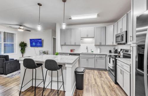 Hayes Apartment | Luxe King 3BR Suite Mins to Downtown Durham
