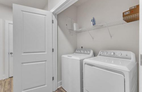 Hayes Apartment | Luxe King 3BR Suite Mins to Downtown Durham