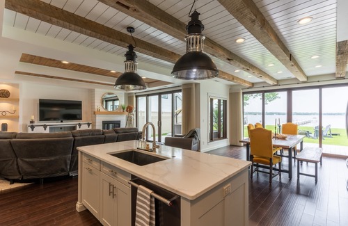 Shoreham House | Luxe Life on Lake Sallie 4 Bedroom