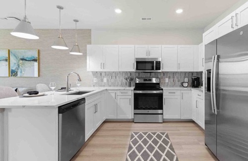 East Raleigh Apartment | Luxe Living 5 Min From Downtown
