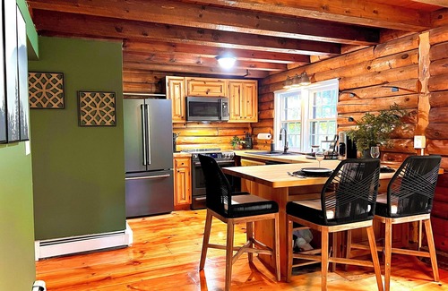 Campton Cabin | Luxe Log Cabin Under the Stars