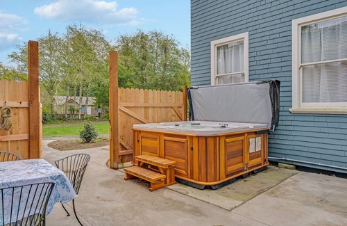 Seaview Villa | Luxe Mansion by the Sea, 6BR, Dining 14+