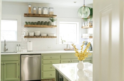 East Sacramento House | Luxe Mid-Town Bungalow