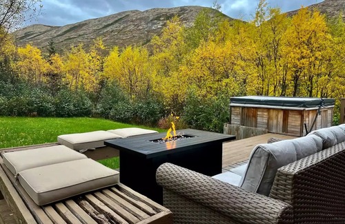 Eagle River House | Luxe Mountainside Chalet - The BEST way to live AKn