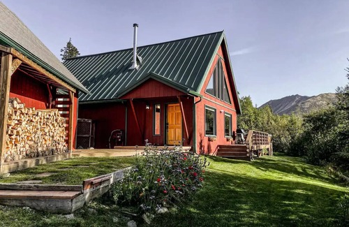 Eagle River House | Luxe Mountainside Chalet - The BEST way to live AKn