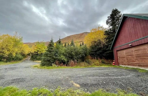Eagle River House | Luxe Mountainside Chalet - The BEST way to live AKn