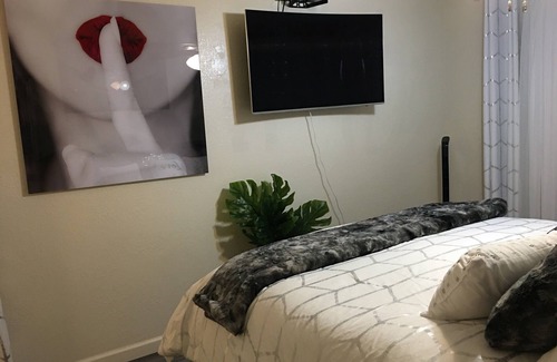 Olympia Heights House | 🌴Luxe Oasis🌴Superhost🌴Post-Op🌴Solo & Couples Escape in Miami🌴