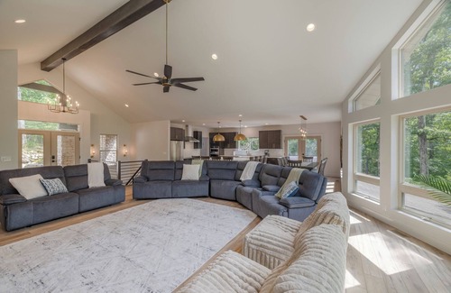 Innsbrook House | Luxe on the Lake by Innsbrook Vacations!