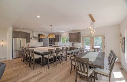 Innsbrook House | Luxe on the Lake by Innsbrook Vacations!