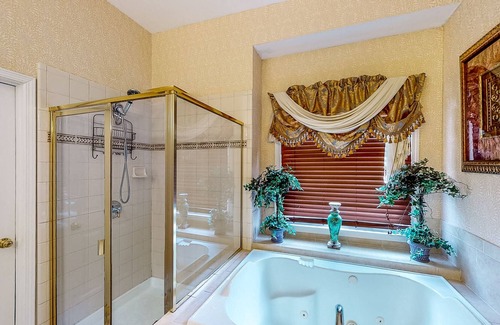 Cliftondale House | Luxe Retreat near Airport - Home Theater, Gym