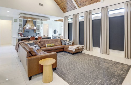 Waxahachie House | Luxe Retreat w/Patio & Fenced Yard in Waxahachie!