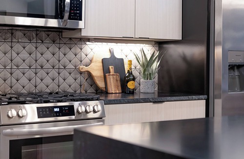 Talbot's Corner House | Luxe Rooftop w Spa, Sauna, Pool, Downtown Views, Dive Bar