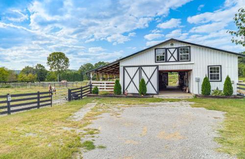 Lebanon Apartment | Luxe Stable Suite Farm Stay in Lebanon!