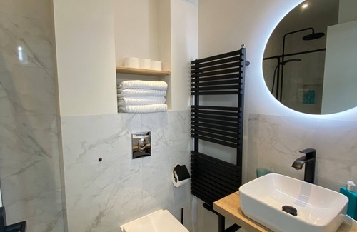 Municipality of Zandvoort Apartment | Luxe Studio met Eigen Parkeergelegenheid in Zandvoort
