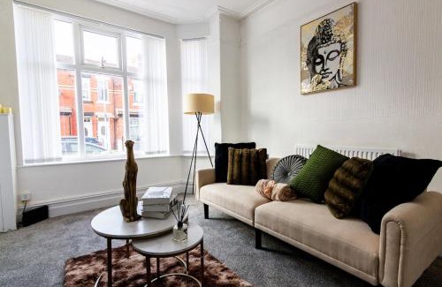 Levenshulme House | Luxe & Stylish Home in Manchester near city center