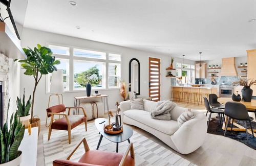 Bodega Bay House | Luxe Surf Shack | Rooftop Hot Tub, Games + Near Beach