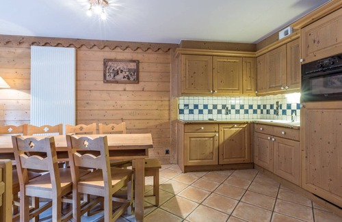 Saint-Martin-de-Belleville Apartment | Luxurious Duplex, 10 Guests, Ski-in/Ski-out, Spa, Pool, Gym, Garage, WiFi