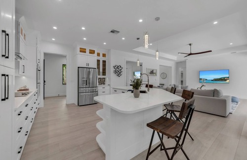 Rural Estates House | Luxurious 2024 5-BR House- Heated Pool and Outdoor Kitchen, just minutes from beaches and downtown