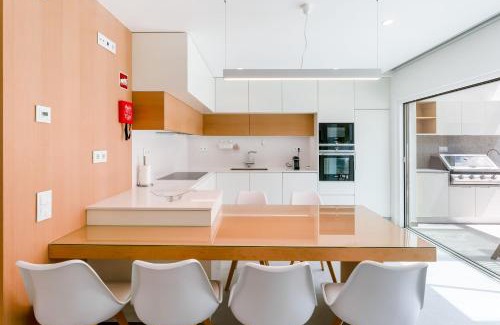 Ameijeira House | Luxurious 3 BDR House With Pool & BBQ by LovelyStay