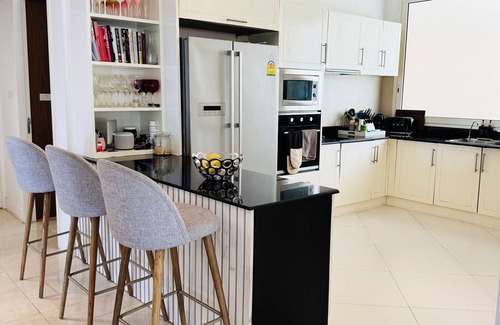 Cherngtalay Condo | Luxurious 3 Bedroom Penthouse Condo/Apartment