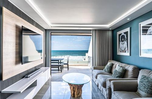 Shaka's Rock Apartment | Luxurious 3 bedroom beach front apartment