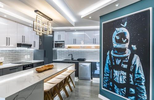 Shaka's Rock Apartment | Luxurious 3 bedroom beach front apartment