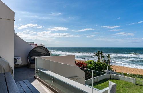 Shaka's Rock Apartment | Luxurious 3 bedroom beach front apartment