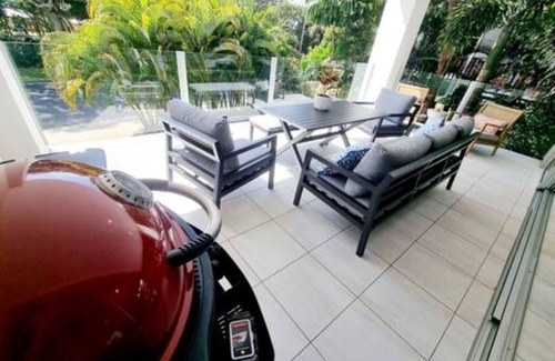 Urangan House | Luxurious 3BR Beachfront Retreat | Stylish Coastal Living Steps from the Sand