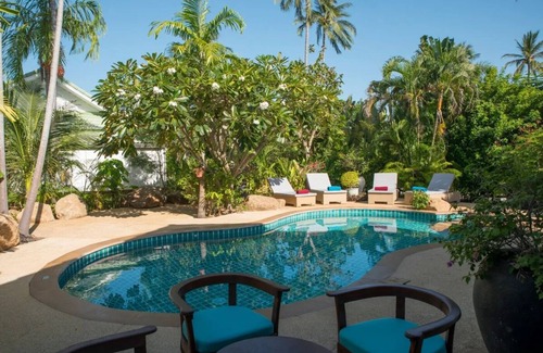 Hua Thanon Villa | Luxurious 4-bedroom villa steps from Hua Thanon Beach with coastal views