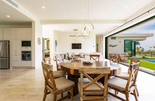 Cabo Bello Villa | Luxurious 4Bed Villa spacious & private heated pool steps from Beach