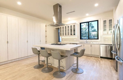 Cabo Bello Villa | Luxurious 4Bed Villa spacious & private heated pool steps from Beach