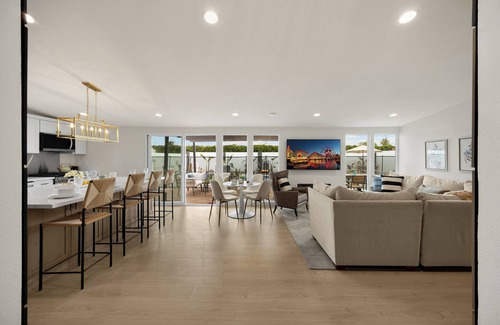 Southwest Anaheim House | Luxurious 5-Bedroom Villa with Pool near Disney - Beautiful Family Retreat