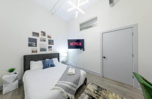 Near South Side Apartment | Luxurious 5BR Suite Perfect for Group of 12 guests with Pool table, Optional Parking and Gym Access Near McCormick Place and Soldier Field