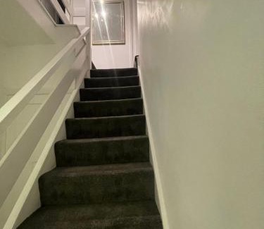 Newbury House | Luxurious 6-Bed Entire House in London ilford