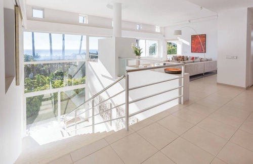 Marbella Seafront Promenade Villa | Luxurious 6 bedroom villa with sea view!