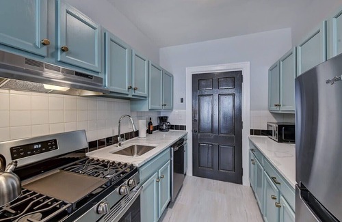 Charlotte Condo | Luxurious 6BR, 4 King Condos | Historic Elizabeth
