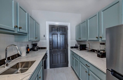 Charlotte Condo | Luxurious 6BR, 4 King Condos | Historic Elizabeth