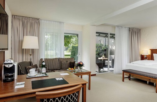 Ootmarsum Hotel | Luxurious and Charming Stay in Modern Room Near the Tranquil Twente Region