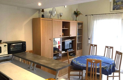 Bormes-Les-Mimosas Apartment | Luxurious apartment in a private residency with pool