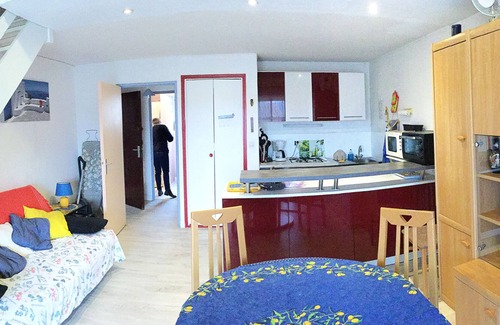 Bormes-Les-Mimosas Apartment | Luxurious apartment in a private residency with pool