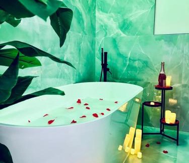 Les Baumettes Apartment | Luxurious Apartment - Seaside - Spa Bath - WiFi - AC