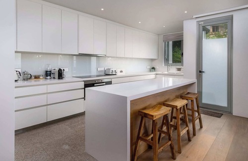 Camps Bay Apartment | Luxurious Apartment in Bakoven (Boulders Views)