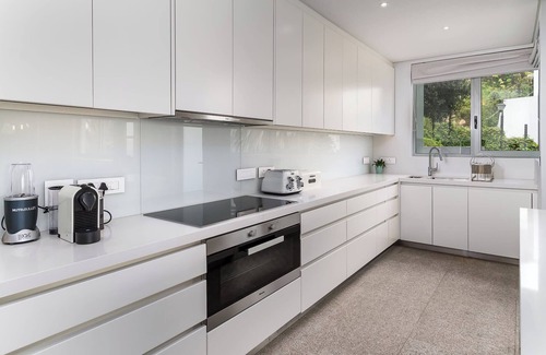 Camps Bay Apartment | Luxurious Apartment in Bakoven (Boulders Views)